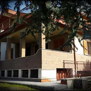 https://la-casa-degli-oleandri.it-romehotels.com